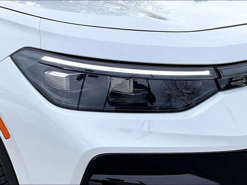 New 2026 Volkswagen Tiguan SE R-Line AWD/4WD image 29