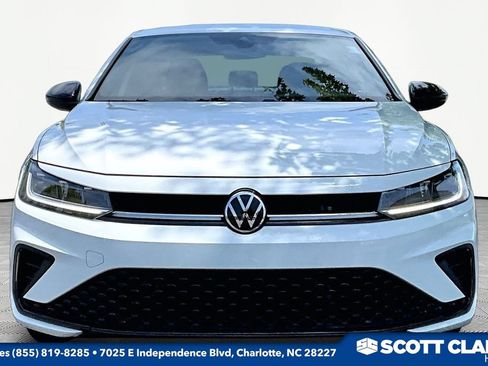 Used 2025 Volkswagen Jetta Sport FWD image 2