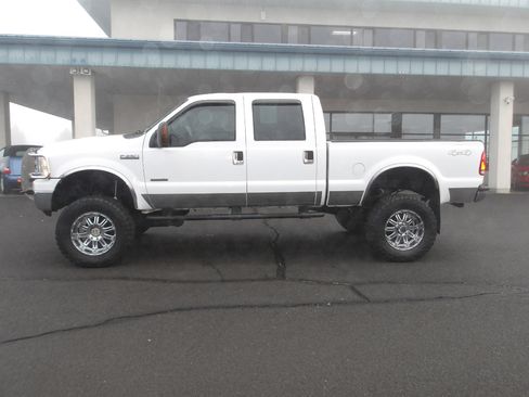 Used 2005 Ford F250 XLT image 2