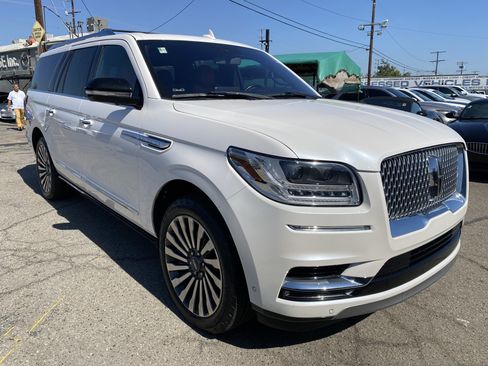 Used 2018 Lincoln Navigator L Reserve w/ Technology Package AWD/4WD image 10