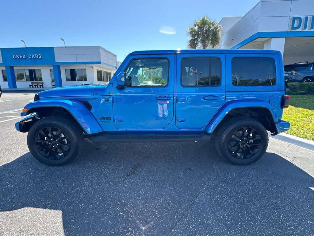 Used 2022 Jeep Wrangler Unlimited Sahara AWD/4WD image 8