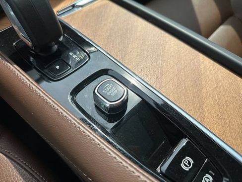Certified 2023 Volvo XC90 B6 Plus AWD/4WD image 30