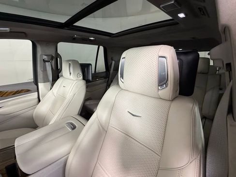 Certified 2024 Cadillac Escalade Sport Platinum image 18
