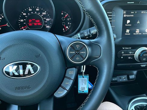 Used 2018 Kia Soul + FWD image 11