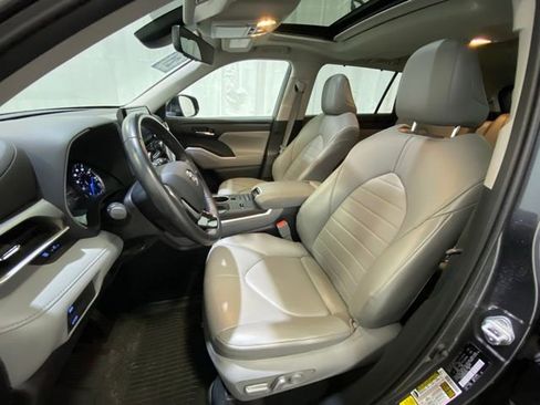 Used 2021 Toyota Highlander XLE image 10