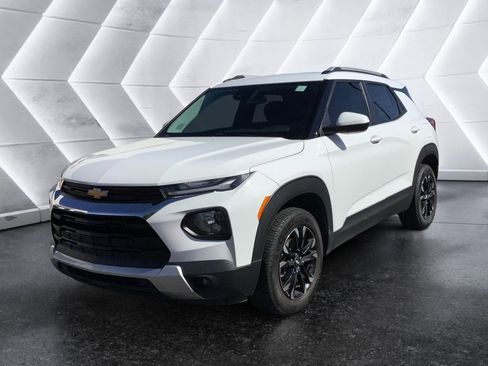 Used 2022 Chevrolet TrailBlazer LT w/ Convenience Package image 3