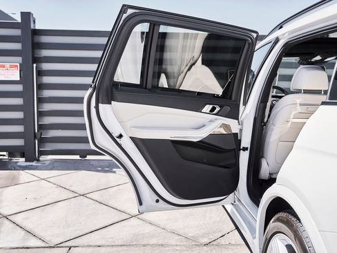 Used 2023 BMW ALPINA XB7 AWD/4WD image 29