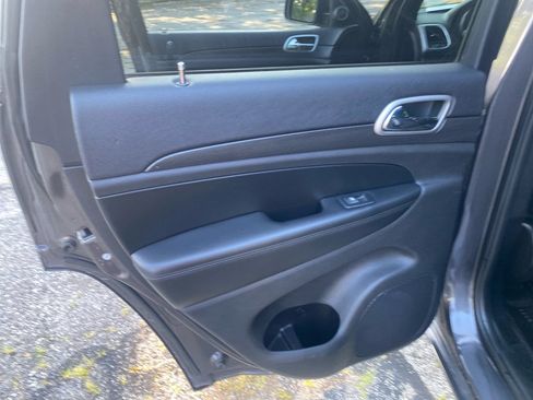 Used 2017 Jeep Grand Cherokee Altitude AWD/4WD image 19