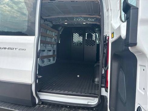 Used 2025 Ford Transit 250 Low Roof w/ Exterior Upgrade Package RWD image 4