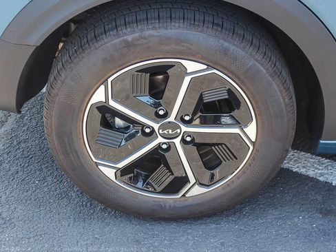 Used 2025 Kia Niro EX FWD image 11