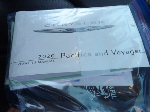 Used 2020 Chrysler Voyager Lxi FWD image 30