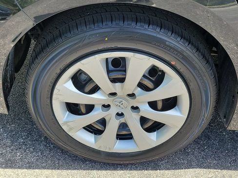 Used 2022 Toyota Corolla LE FWD image 7