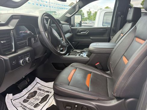 Used 2025 GMC Sierra 2500 AT4 AWD/4WD image 5