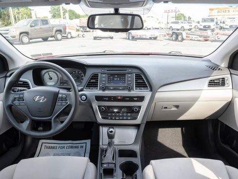 Used 2016 Hyundai Sonata SE FWD image 2