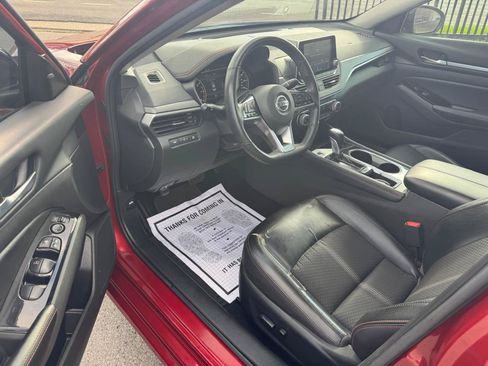 Used 2024 Nissan Altima 2.5 SR FWD image 9