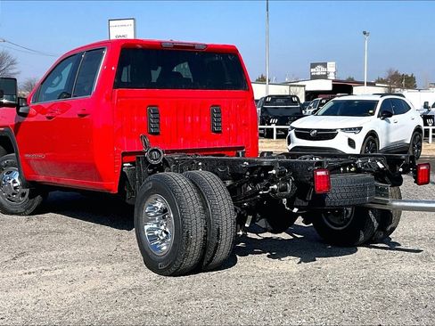 New 2026 GMC Sierra 3500 SLE w/ SLE Convenience Package image 3