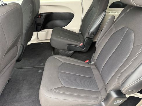 Used 2023 Chrysler Voyager LX FWD image 18