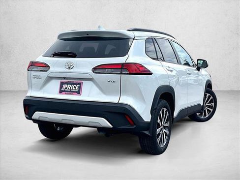 Used 2023 Toyota Corolla Cross XLE FWD image 2