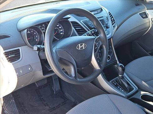 Used 2014 Hyundai Elantra SE image 10