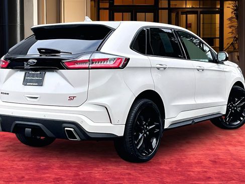 Used 2019 Ford Edge ST image 12