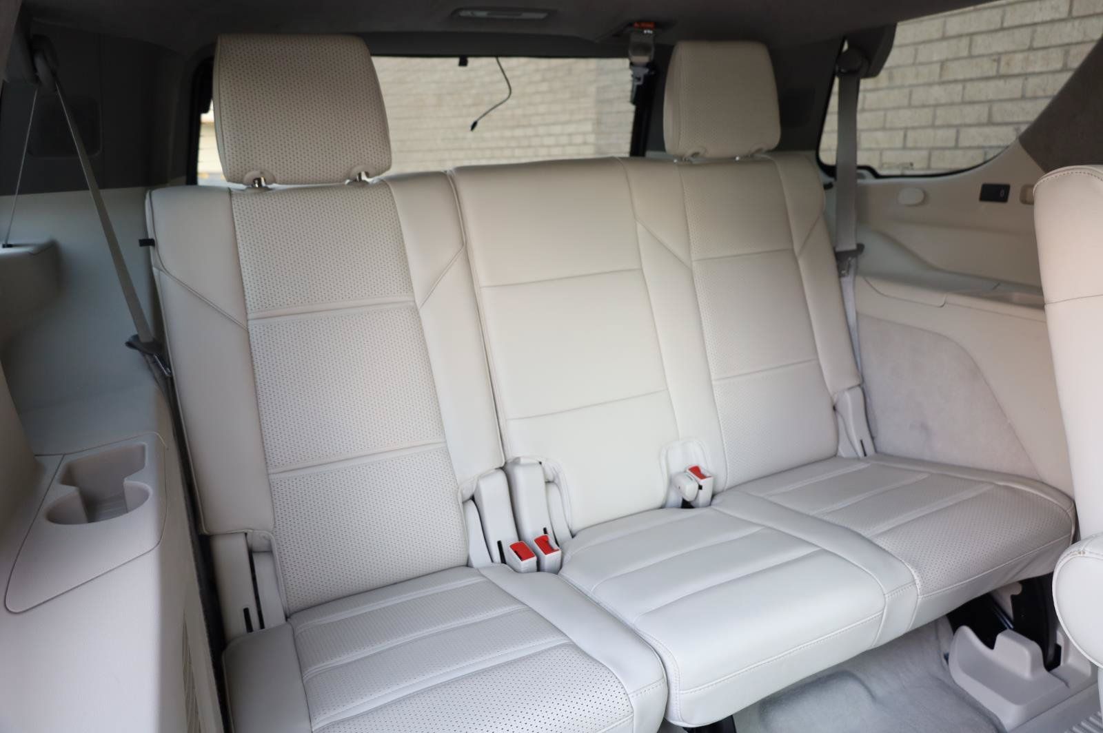 Used 2021 Cadillac Escalade Premium Luxury Platinum w/ LPO, Floor Liner Package AWD/4WD image 32