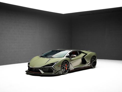 Used 2024 Lamborghini Revuelto AWD/4WD image 4