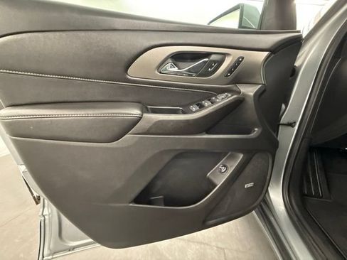Used 2023 Chevrolet Traverse Premier FWD image 14