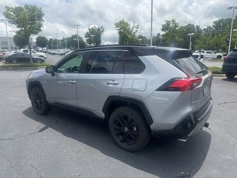 Used 2022 Toyota RAV4 XSE AWD/4WD image 3