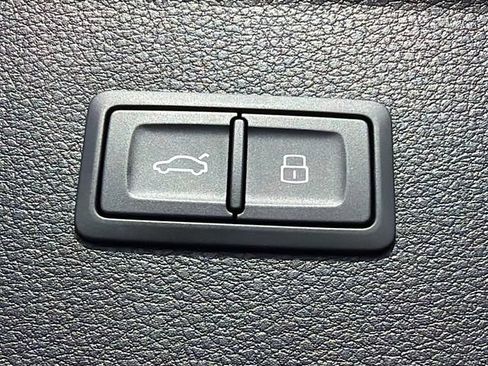 Used 2023 Audi Q5 2.0T Premium w/ Convenience Package AWD/4WD image 12