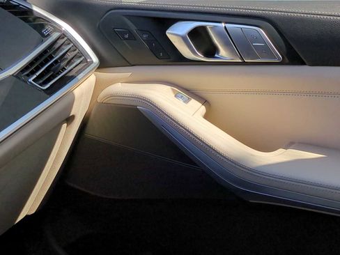 Certified 2022 BMW X7 xDrive40i w/ Executive Package image 39