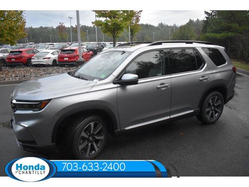 New 2025 Honda Pilot Touring image 5