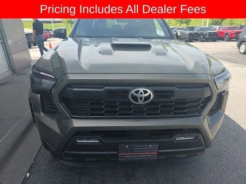Used 2025 Toyota Tacoma TRD Sport AWD/4WD image 11