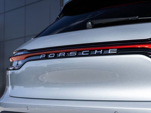 Certified 2026 Porsche Macan AWD/4WD image 15