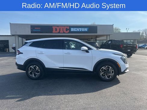 Used 2025 Kia Sportage LX image 3