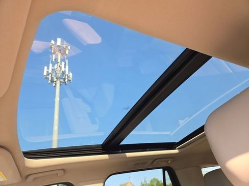 Used 2023 Ford Expedition Max XLT image 5