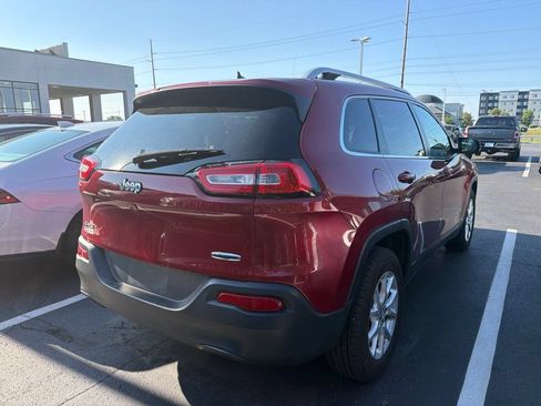 Used 2016 Jeep Cherokee Latitude w/ Comfort/Convenience Group AWD/4WD image 3