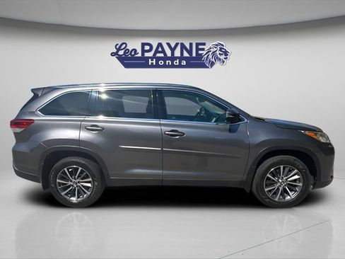 Used 2019 Toyota Highlander XLE AWD/4WD image 8