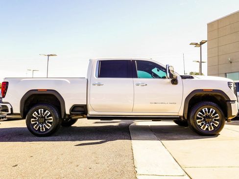 Used 2024 GMC Sierra 2500 Denali Ultimate AWD/4WD image 6