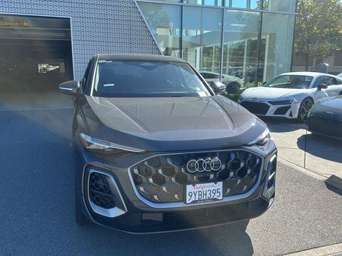 Used 2025 Audi Q5 Premium Plus w/ Premium Plus AWD/4WD image 4