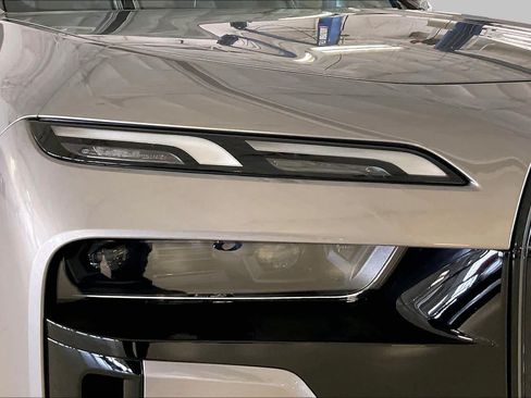 Used 2024 BMW 760i xDrive AWD/4WD image 25