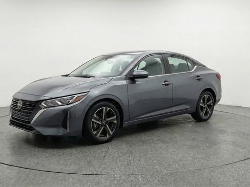 Used 2025 Nissan Sentra SV image 3