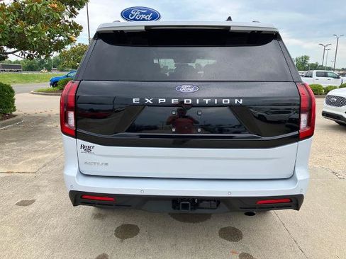 Certified 2025 Ford Expedition Active AWD/4WD image 5