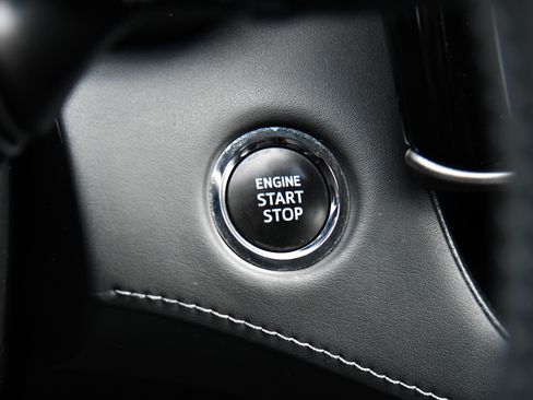 Used 2023 Toyota Highlander XLE image 30