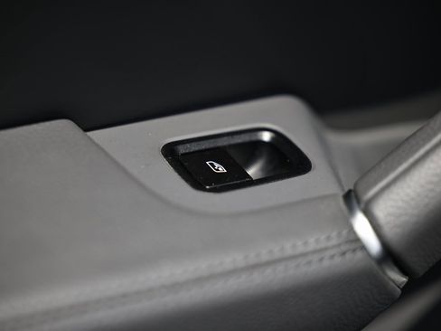 Used 2022 Porsche Cayenne Platinum Edition image 25