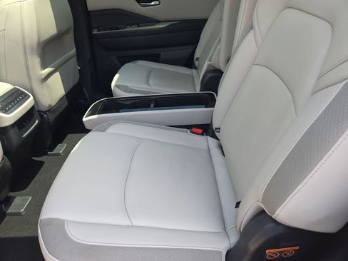 Used 2023 Nissan Pathfinder SL w/ SL Premium Package FWD image 18