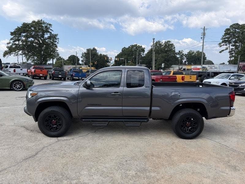 Used 2022 Toyota Tacoma SR5 RWD image 2