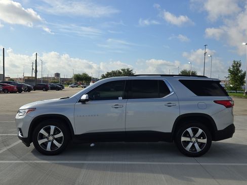 Used 2019 Chevrolet Traverse LT w/ LT Premium Package AWD/4WD image 7