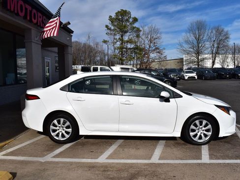 Used 2022 Toyota Corolla LE image 6