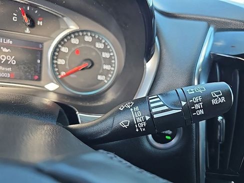 Used 2023 Chevrolet Traverse LT image 15