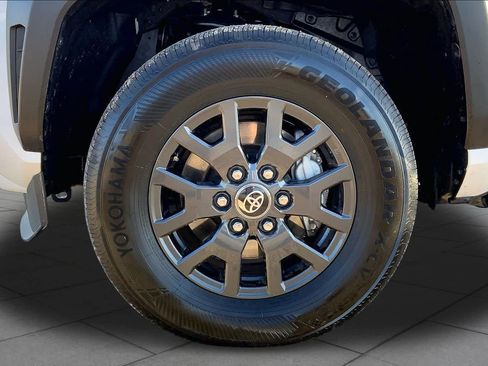 Used 2025 Toyota 4Runner SR5 AWD/4WD image 11